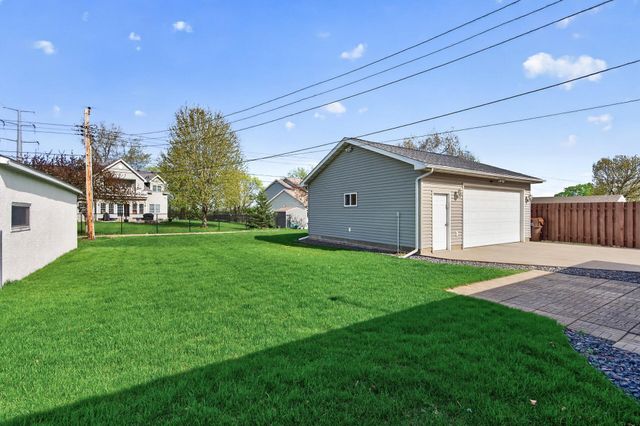 819 2nd Avenue S, South Saint Paul, MN 55075