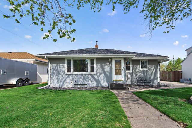 819 2nd Avenue S, South Saint Paul, MN 55075