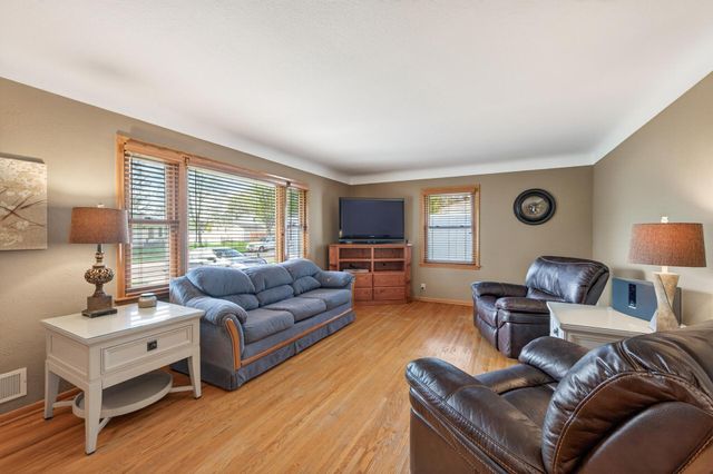 819 2nd Avenue S, South Saint Paul, MN 55075