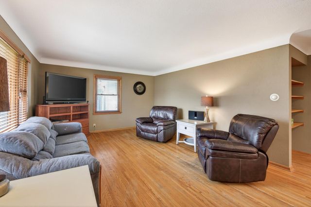 819 2nd Avenue S, South Saint Paul, MN 55075
