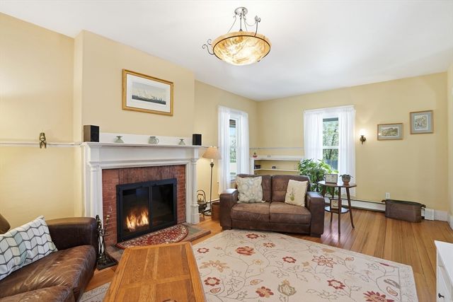 105 Scraggy Neck Rd, Bourne, MA 02534