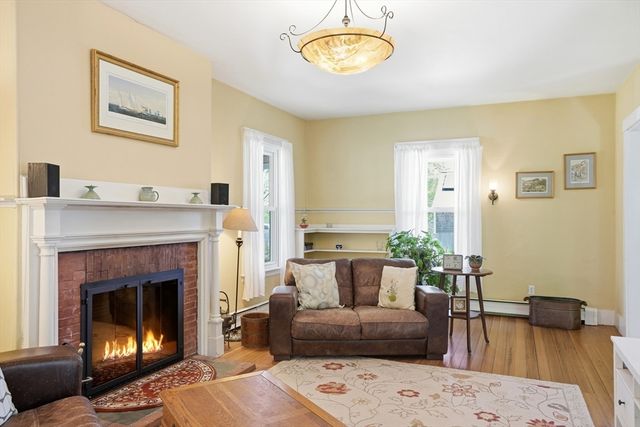 105 Scraggy Neck Rd, Bourne, MA 02534