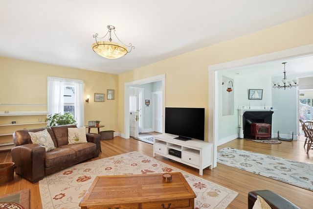 105 Scraggy Neck Rd, Bourne, MA 02534