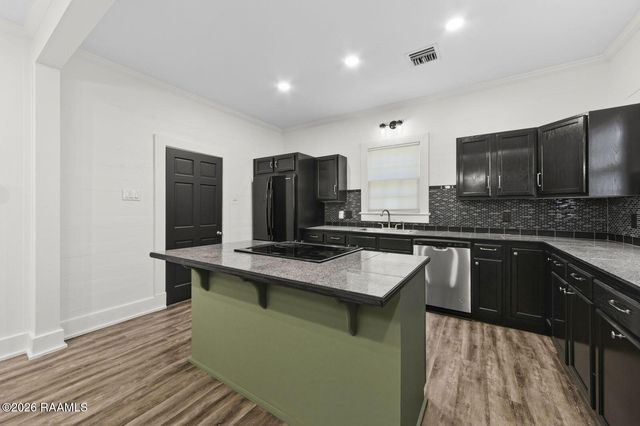 825 N Ave H, Crowley, LA 70526