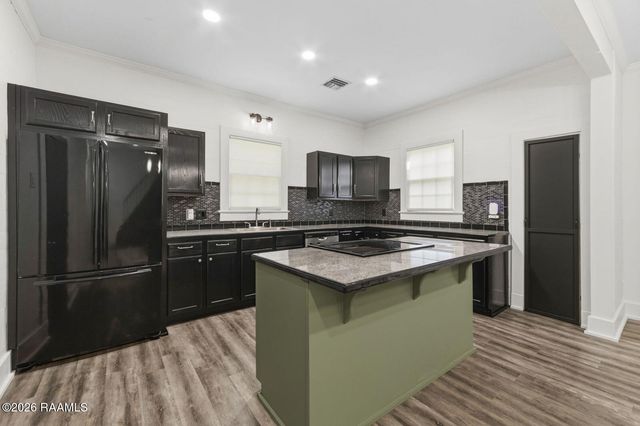 825 N Ave H, Crowley, LA 70526
