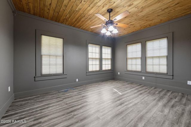 825 N Ave H, Crowley, LA 70526