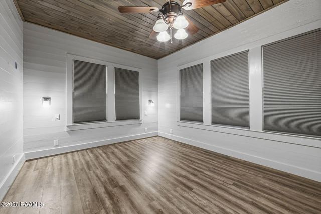 825 N Ave H, Crowley, LA 70526