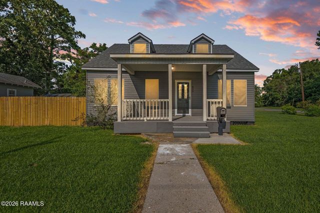 825 N Ave H, Crowley, LA 70526