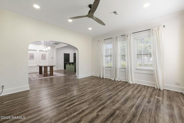 825 N Ave H, Crowley, LA 70526