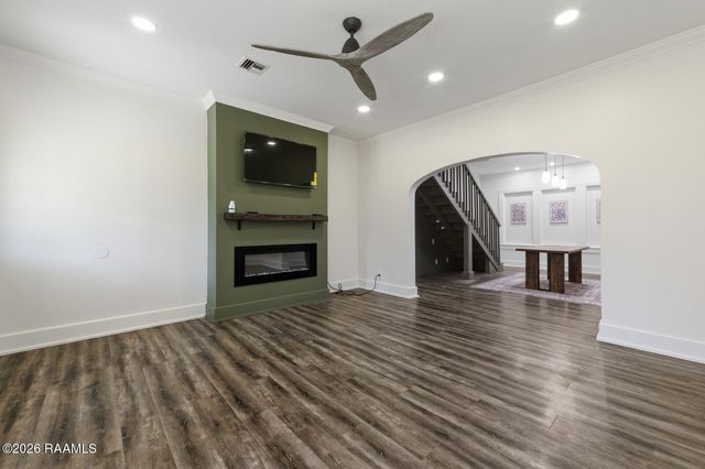 825 N Ave H, Crowley, LA 70526