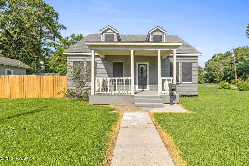 825 N Ave H, Crowley, LA 70526