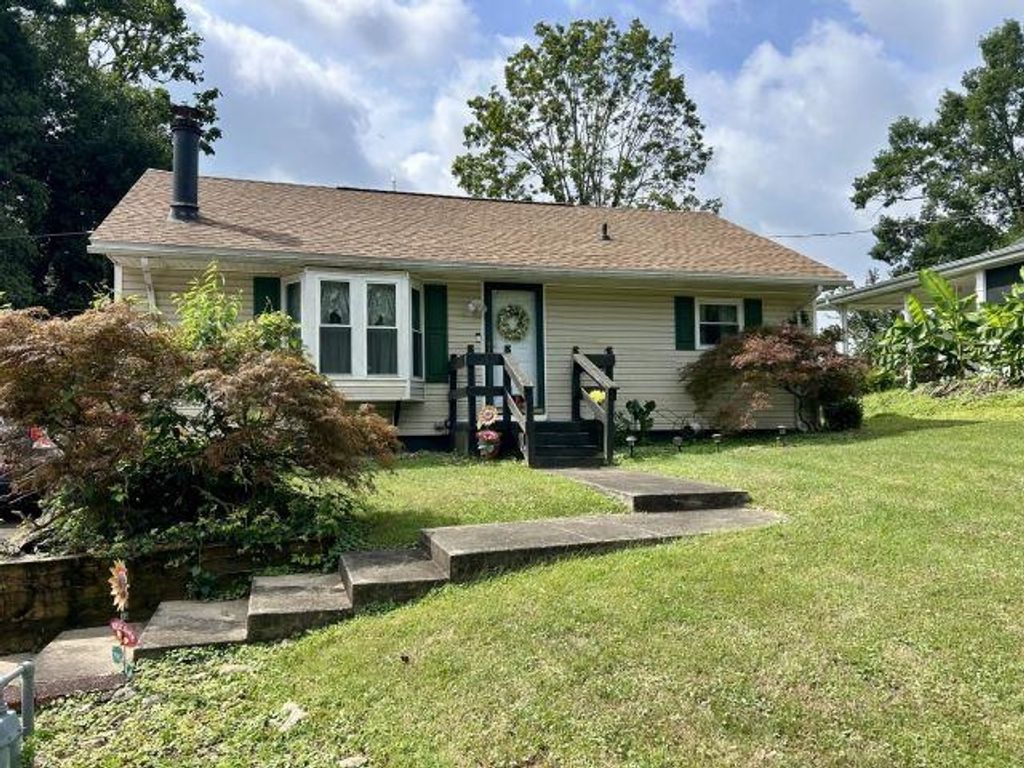1447 Spring Valley Circle, Huntington, WV 25701