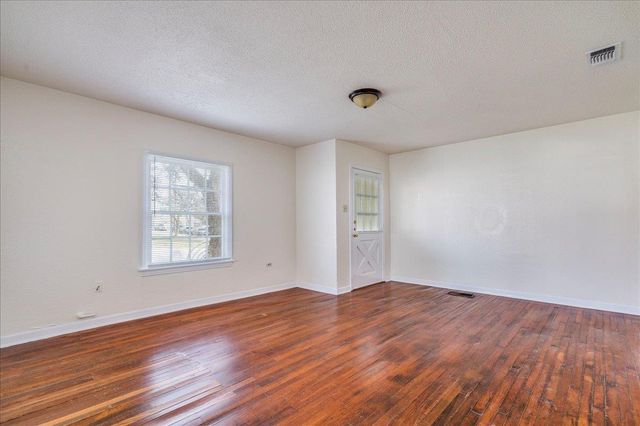 1119 N LBJ DR, San Marcos, TX 78666