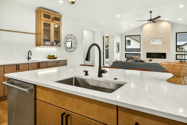 218 Alicia Avenue, Ashland, OR 97520