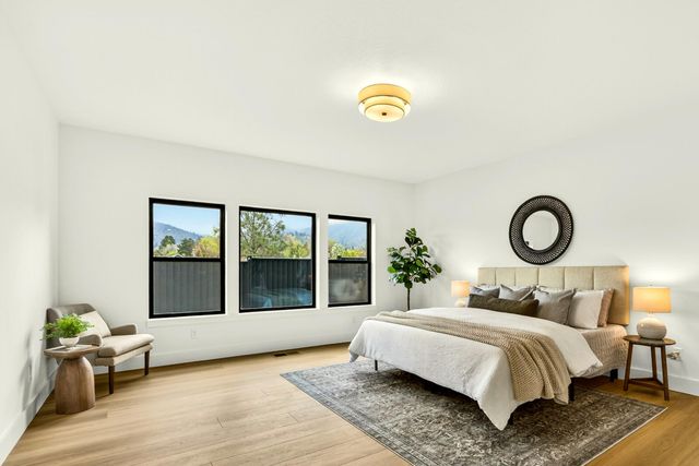 218 Alicia Avenue, Ashland, OR 97520