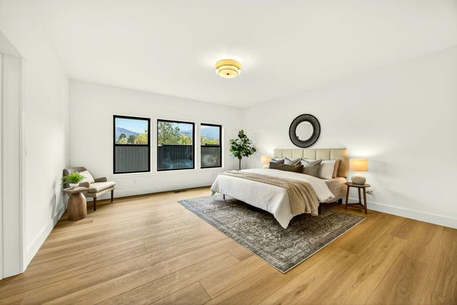 218 Alicia Avenue, Ashland, OR 97520