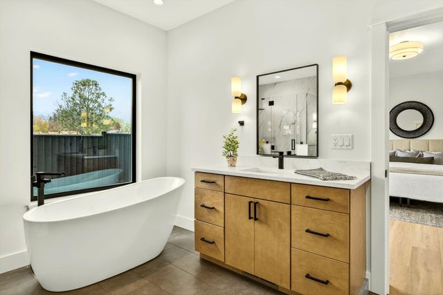 218 Alicia Avenue, Ashland, OR 97520