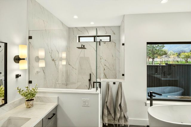 218 Alicia Avenue, Ashland, OR 97520