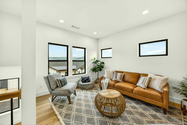 218 Alicia Avenue, Ashland, OR 97520