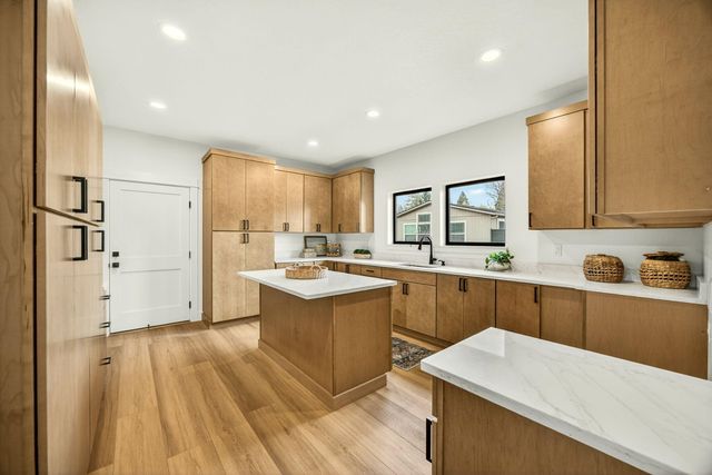 218 Alicia Avenue, Ashland, OR 97520