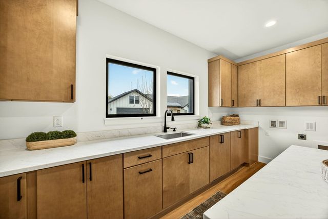 218 Alicia Avenue, Ashland, OR 97520