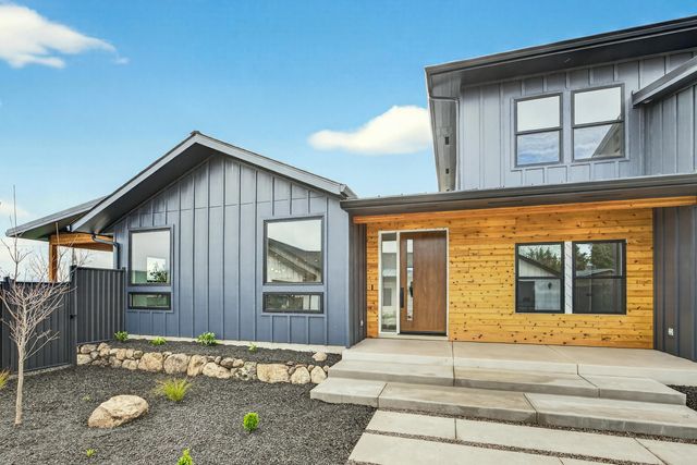 218 Alicia Avenue, Ashland, OR 97520