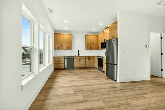 218 Alicia Avenue, Ashland, OR 97520