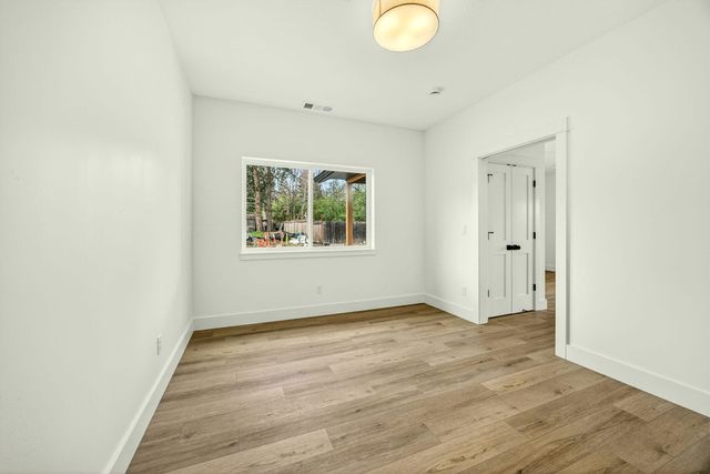 218 Alicia Avenue, Ashland, OR 97520