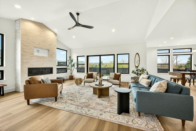 218 Alicia Avenue, Ashland, OR 97520