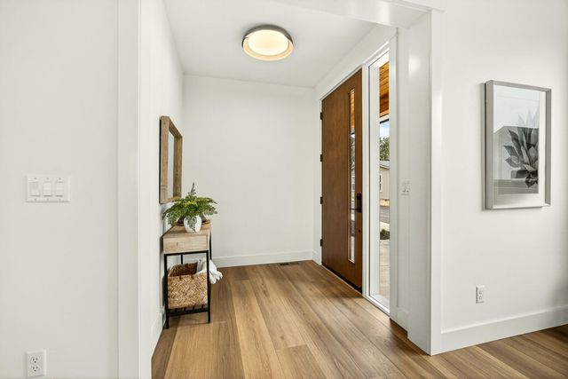 218 Alicia Avenue, Ashland, OR 97520