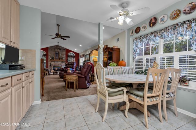 27 Strawberry Lane, Lakewood, NJ 08701