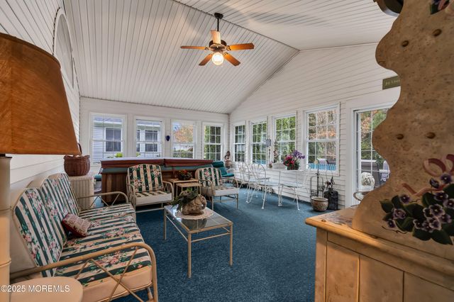 27 Strawberry Lane, Lakewood, NJ 08701