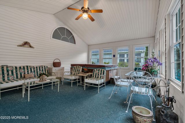 27 Strawberry Lane, Lakewood, NJ 08701