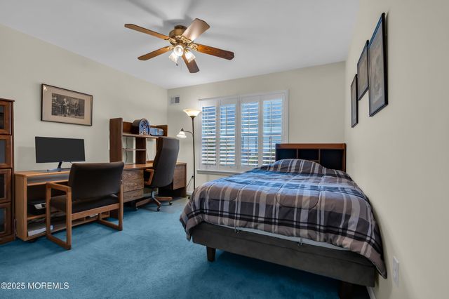 27 Strawberry Lane, Lakewood, NJ 08701