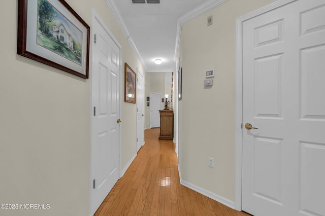 27 Strawberry Lane, Lakewood, NJ 08701