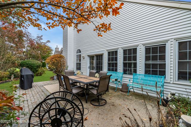 27 Strawberry Lane, Lakewood, NJ 08701