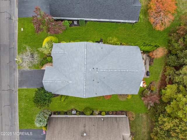 27 Strawberry Lane, Lakewood, NJ 08701