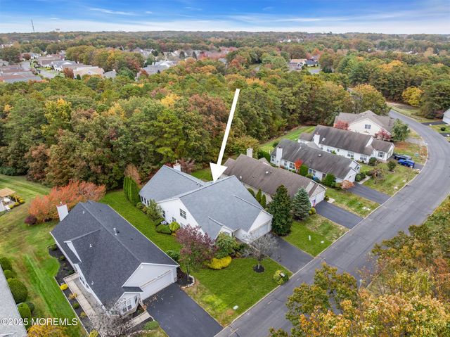 27 Strawberry Lane, Lakewood, NJ 08701