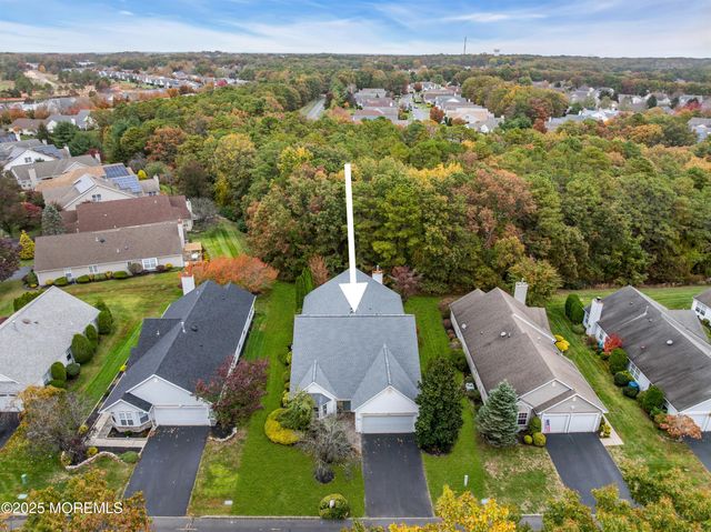 27 Strawberry Lane, Lakewood, NJ 08701