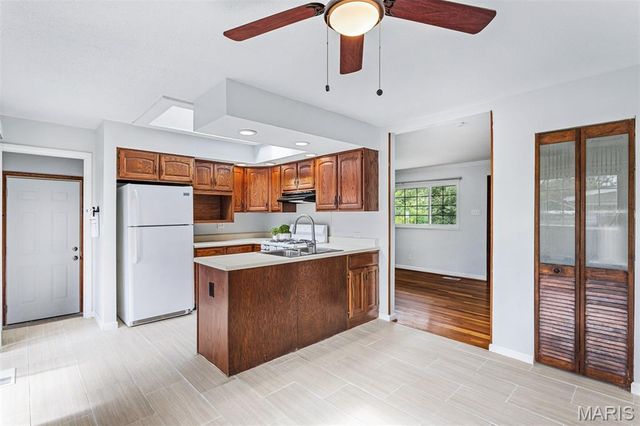 1060 Loveland Drive, Florissant, MO 63031