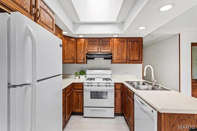 1060 Loveland Drive, Florissant, MO 63031