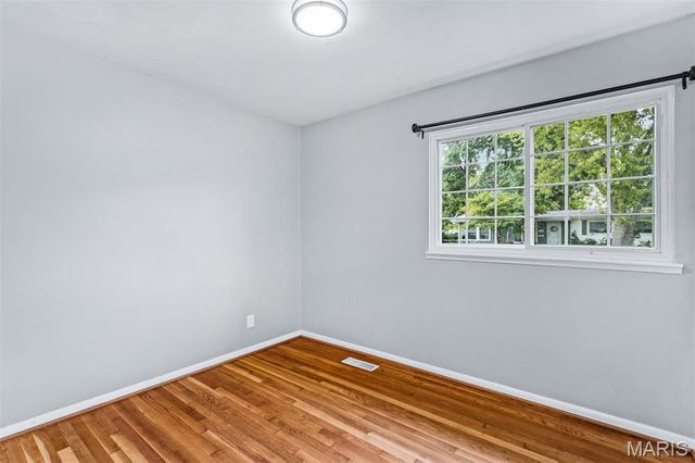 1060 Loveland Drive, Florissant, MO 63031