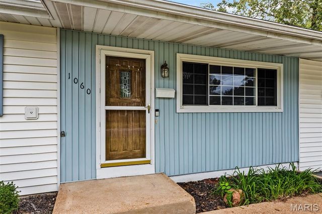 1060 Loveland Drive, Florissant, MO 63031