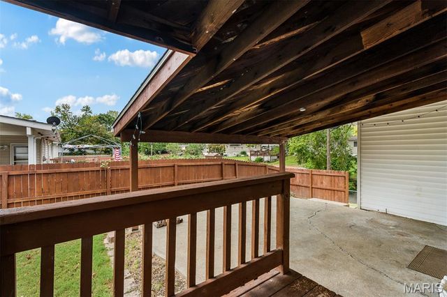 1060 Loveland Drive, Florissant, MO 63031