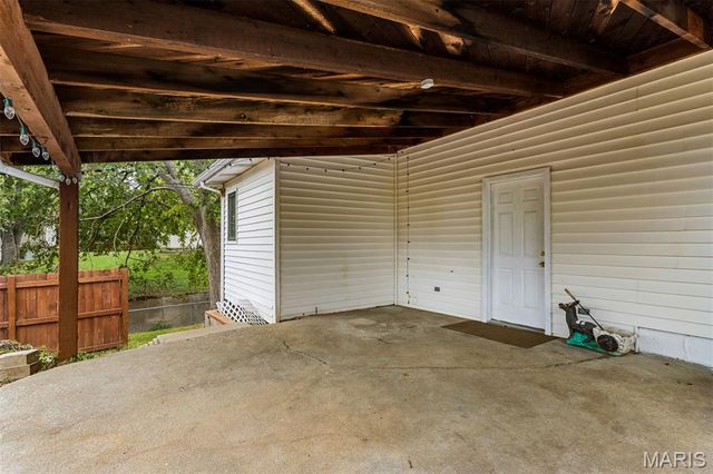 1060 Loveland Drive, Florissant, MO 63031