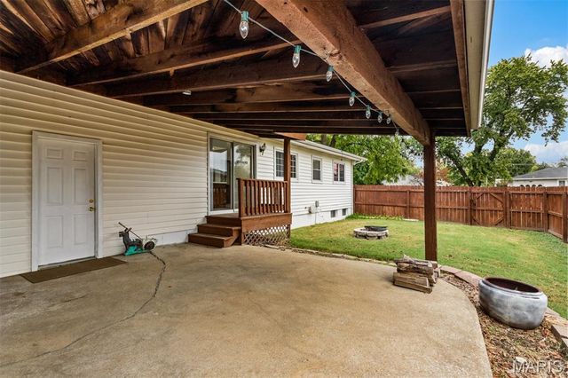 1060 Loveland Drive, Florissant, MO 63031