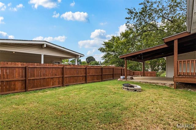 1060 Loveland Drive, Florissant, MO 63031