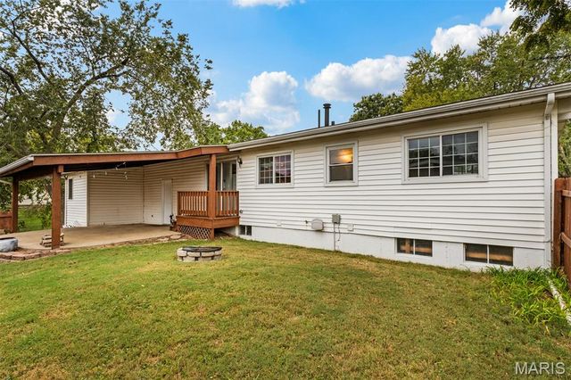 1060 Loveland Drive, Florissant, MO 63031
