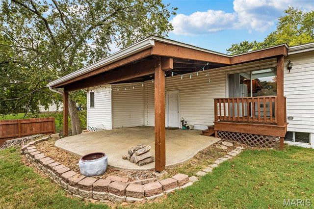 1060 Loveland Drive, Florissant, MO 63031