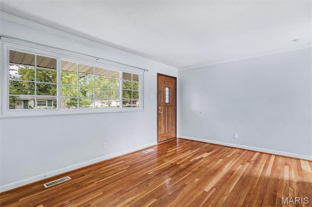 1060 Loveland Drive, Florissant, MO 63031